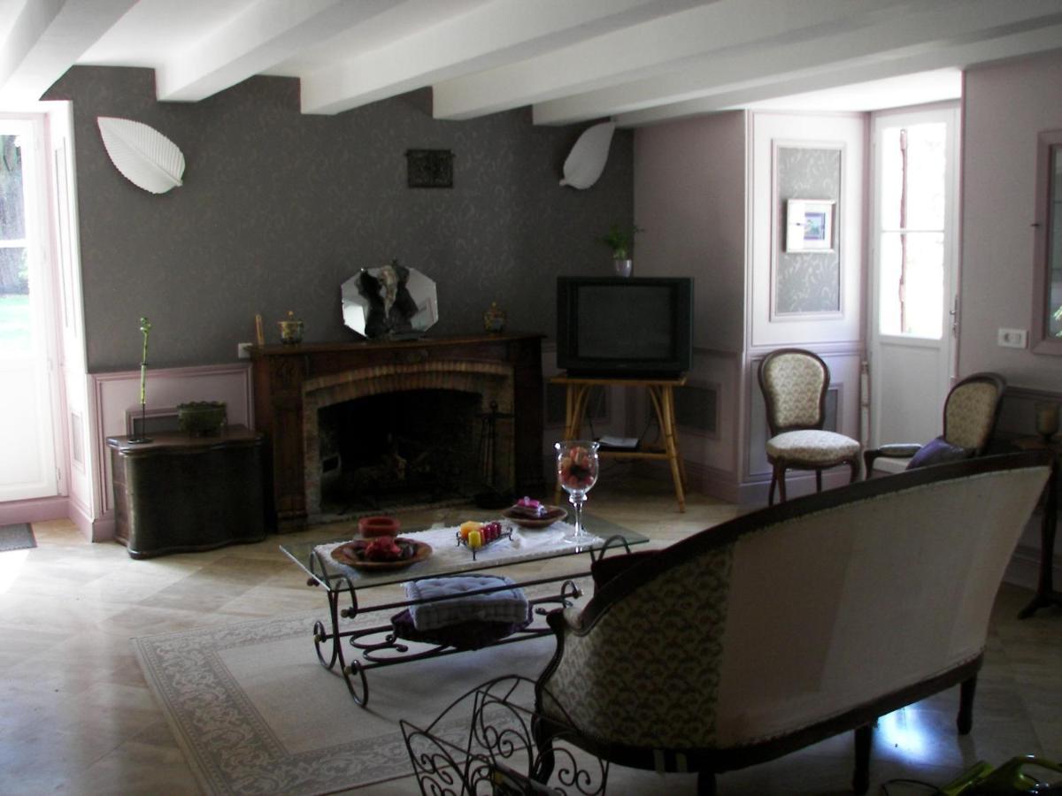 לינה וארוחת בוקר Saint-Jean-de-Thurac Domaine Du Noble מראה חיצוני תמונה