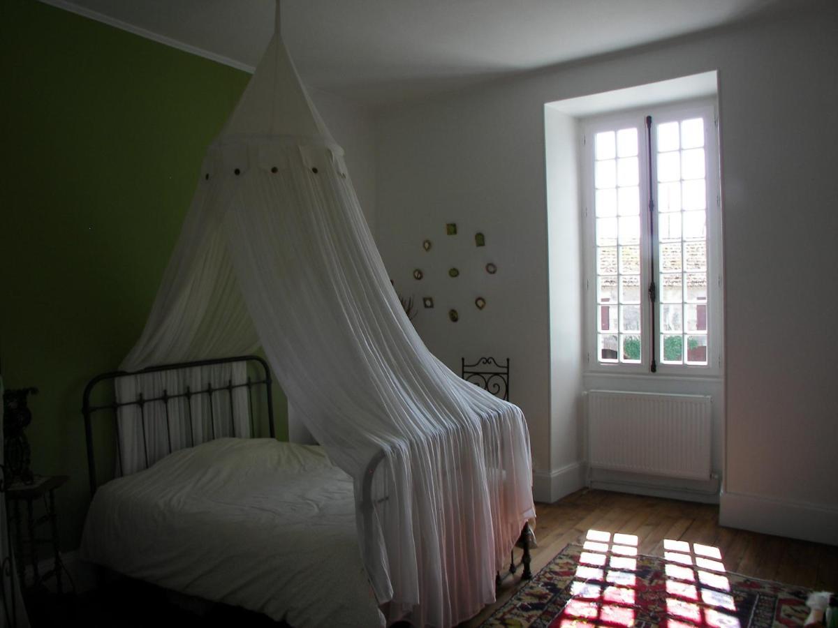 לינה וארוחת בוקר Saint-Jean-de-Thurac Domaine Du Noble מראה חיצוני תמונה