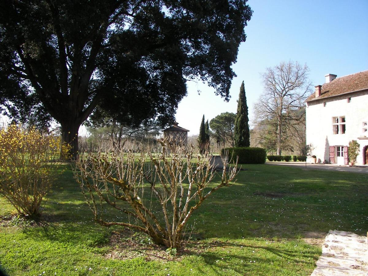 לינה וארוחת בוקר Saint-Jean-de-Thurac Domaine Du Noble מראה חיצוני תמונה